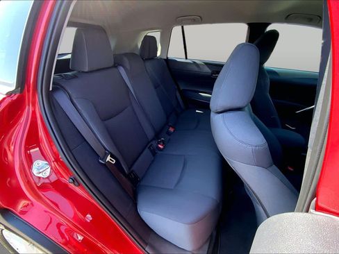 Used 2025 Toyota Corolla Cross LE FWD image 20
