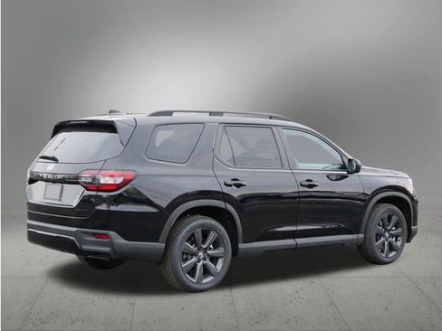 New 2026 Honda Pilot Sport image 5