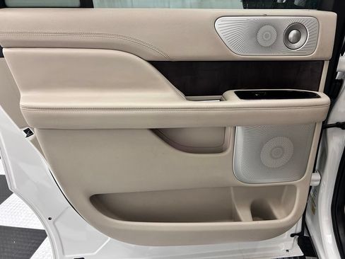 Used 2020 Lincoln Navigator L Reserve w/ Equipment Group 208A Reserve AWD/4WD image 13