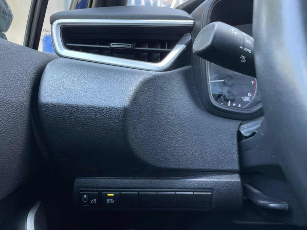 Used 2025 Toyota Corolla SE FWD image 13