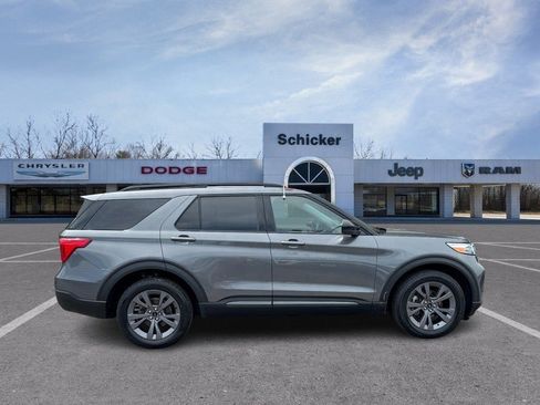Used 2023 Ford Explorer XLT w/ Equipment Group 202A AWD/4WD image 2