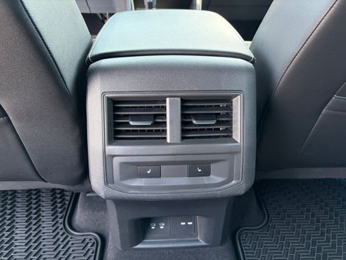 Used 2022 Volkswagen Atlas Cross Sport SEL Premium R-Line AWD/4WD image 32