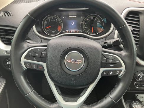 Used 2015 Jeep Cherokee Trailhawk w/ Leather Interior Group AWD/4WD image 18