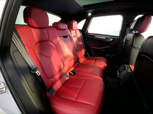 Used 2025 Porsche Macan image 23