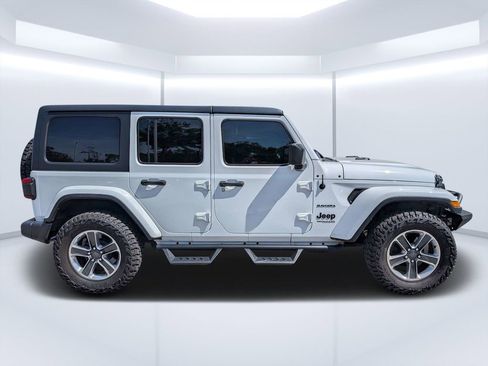 Used 2019 Jeep Wrangler Unlimited Sahara w/ Dual Top Group AWD/4WD image 2