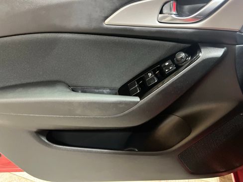 Used 2017 MAZDA MAZDA3 Sport FWD image 19