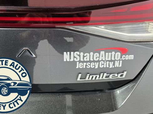 Used 2023 Hyundai Elantra Limited w/ Preferred Accessory Package image 29