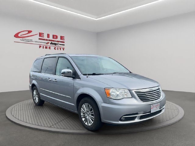 Used 2015 Chrysler Town & Country Touring-L w/ Driver Convenience Group FWD image 12