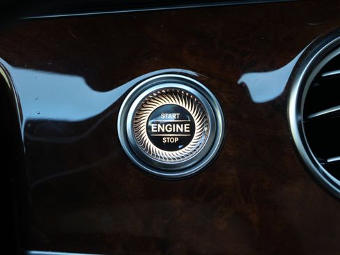 Used 2017 Mercedes-Benz E 300 4MATIC image 29