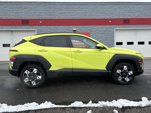 Used 2025 Hyundai Kona SEL image 2