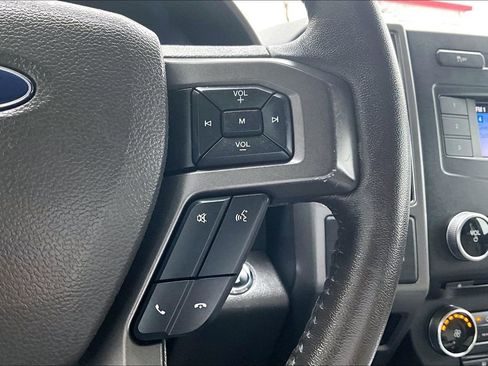 Used 2018 Ford Expedition XLT image 12