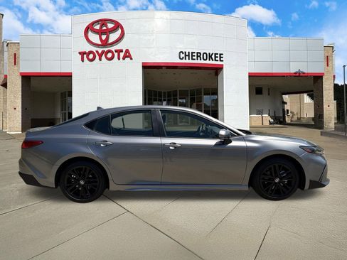 Used 2026 Toyota Camry SE w/ Multimedia Upgrade Package image 4