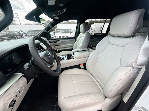 New 2026 Jeep Grand Wagoneer 2WD image 22