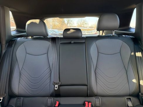 Used 2026 Volkswagen Tiguan SE R-Line AWD/4WD image 33