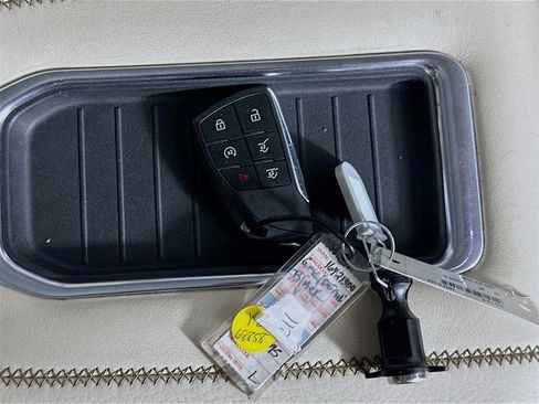 Used 2023 GMC Yukon XL Denali image 36