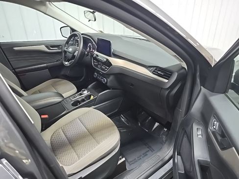 Certified 2022 Ford Escape SE w/ Cold Weather Package AWD/4WD image 19