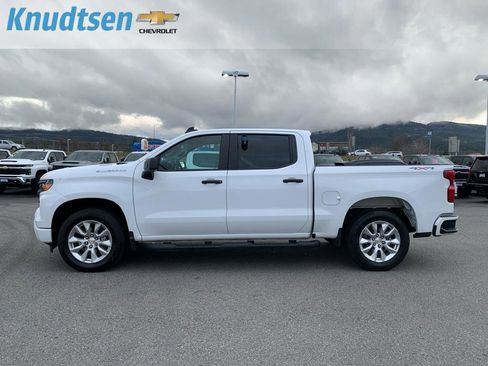 Used 2025 Chevrolet Silverado 1500 Custom image 4