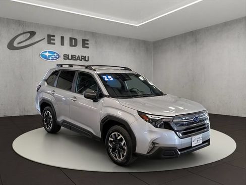 Used 2025 Subaru Forester Premium AWD/4WD image 1