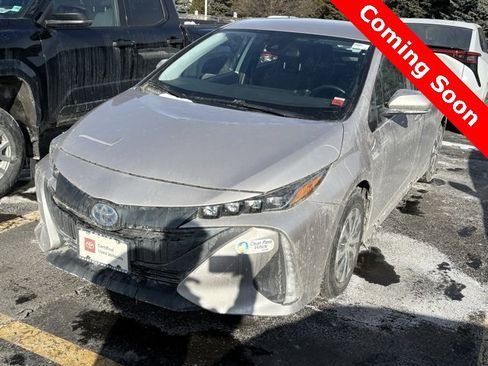 Used 2021 Toyota Prius Prime XLE image 3