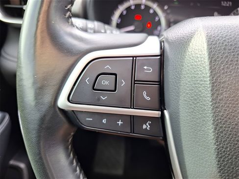 Used 2024 Toyota Highlander LE image 21