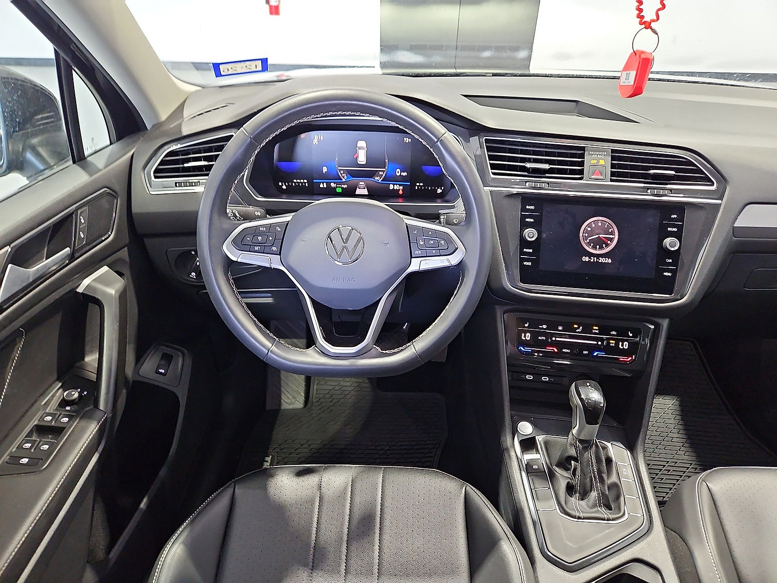 Certified 2024 Volkswagen Tiguan SE FWD image 14