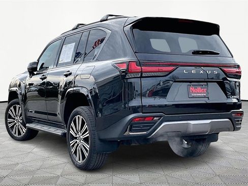 Used 2024 Lexus LX 600 4WD w/ Luxury Package image 12