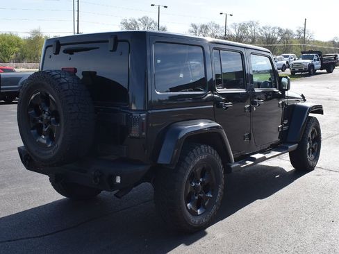 Used 2012 Jeep Wrangler Unlimited Sahara AWD/4WD image 6