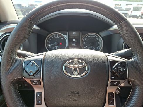 Used 2021 Toyota Tacoma SR5 AWD/4WD image 19