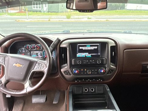 Used 2015 Chevrolet Silverado 1500 High Country w/ High Country Premium Package RWD image 11