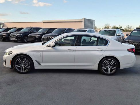 Used 2021 BMW 530e w/ Premium Package image 3