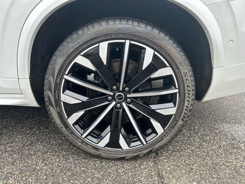 Used 2025 Volvo XC90 B5 Plus image 9