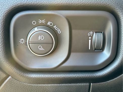 Used 2024 RAM 2500 Big Horn w/ Bed Utility Group image 21