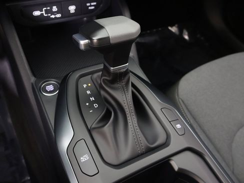 Used 2025 Kia K4 LXS image 44