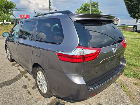 Used 2017 Toyota Sienna XLE Premium AWD/4WD image 7