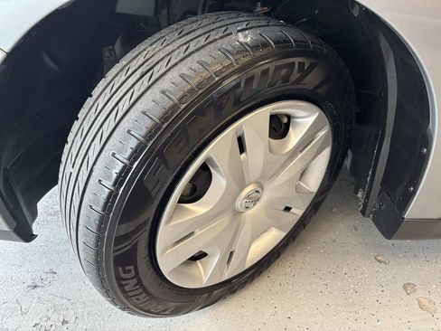 Used 2012 Nissan Versa 1.8 S image 21