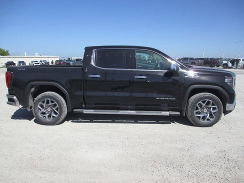 New 2026 GMC Sierra 1500 SLT w/ SLT Premium Package AWD/4WD image 3