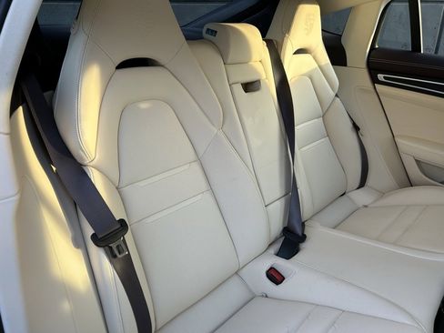 Certified 2023 Porsche Panamera 4 Platinum Edition image 22