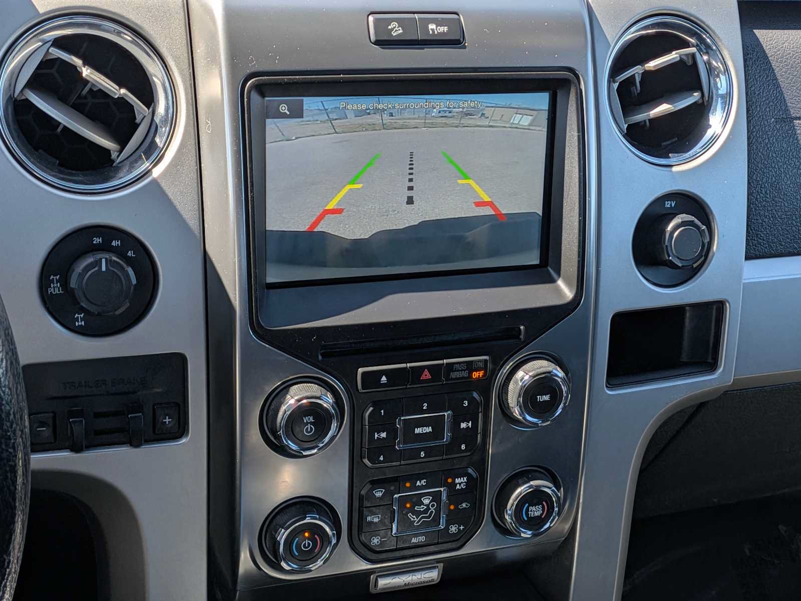 Used 2014 Ford F150 FX4 w/ Equipment Group 402A Luxury AWD/4WD image 16