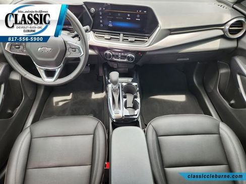 Used 2025 Chevrolet Trax ACTIV w/ Driver Confidence Package FWD image 2