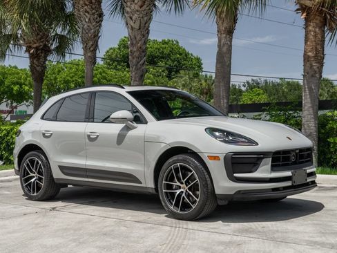 Used 2025 Porsche Macan AWD/4WD image 10