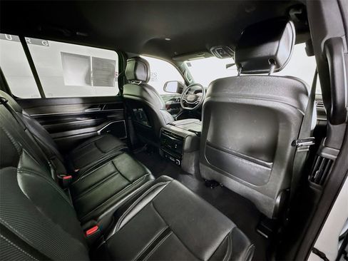 Used 2024 Jeep Wagoneer L Series II image 28