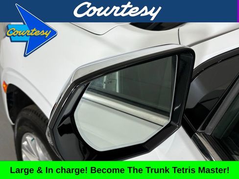 Used 2023 Chevrolet Suburban Premier image 13