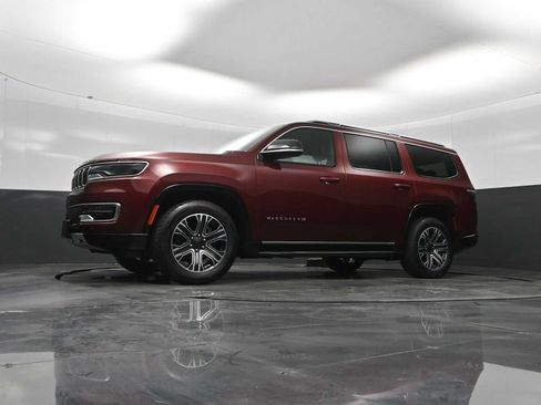 Used 2024 Jeep Wagoneer Series II w/ Flexible Seating Group AWD/4WD image 21