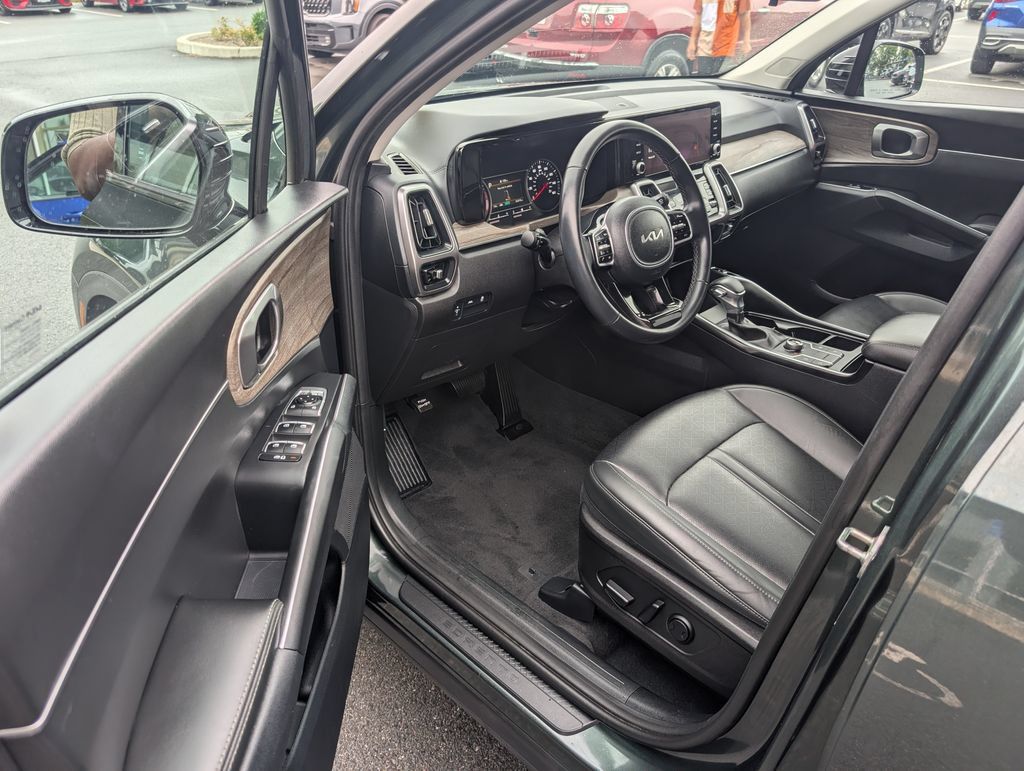 Used 2023 Kia Sorento S w/ Panoramic Sunroof Package AWD/4WD image 19