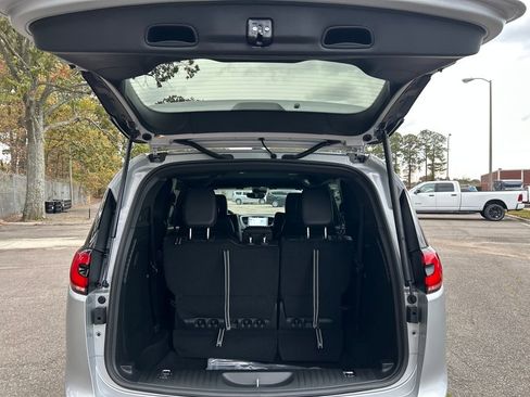 New 2026 Chrysler Pacifica Select FWD image 29