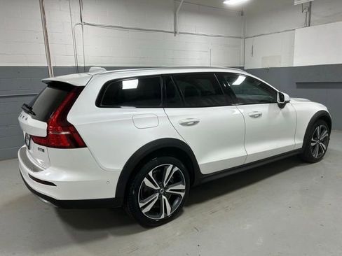 Used 2025 Volvo V60 B5 Cross Country Plus w/ Protection Package Premier AWD/4WD image 3