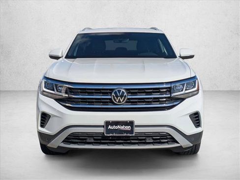 Used 2022 Volkswagen Atlas Cross Sport SE image 2