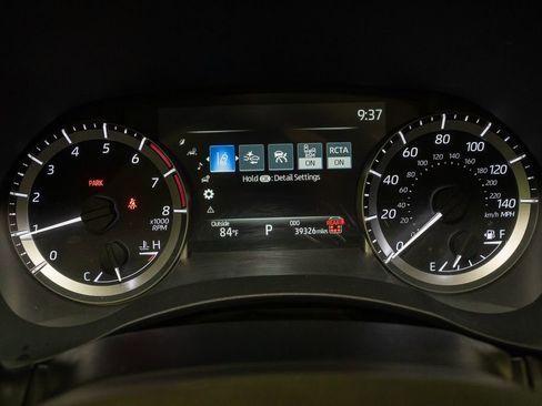 Certified 2024 Toyota Highlander XLE image 20