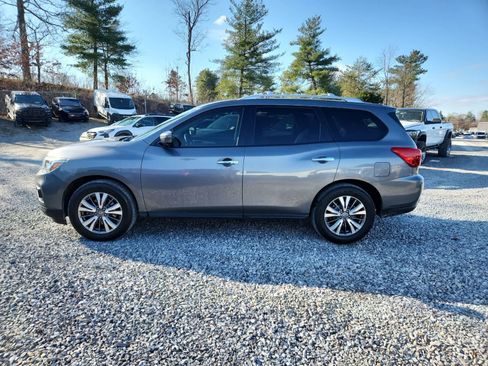 Used 2019 Nissan Pathfinder SL image 2