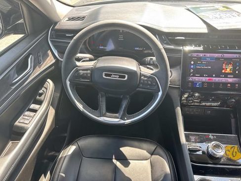 Used 2023 Jeep Grand Cherokee Limited w/ Black Appearance Package AWD/4WD image 19